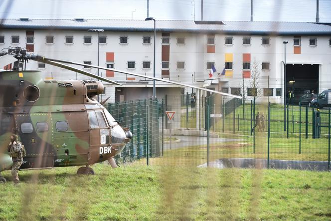 Devant le centre pénitentiaire de à Conde-sur-Sarthe (Orne), le 5 mars 2019.