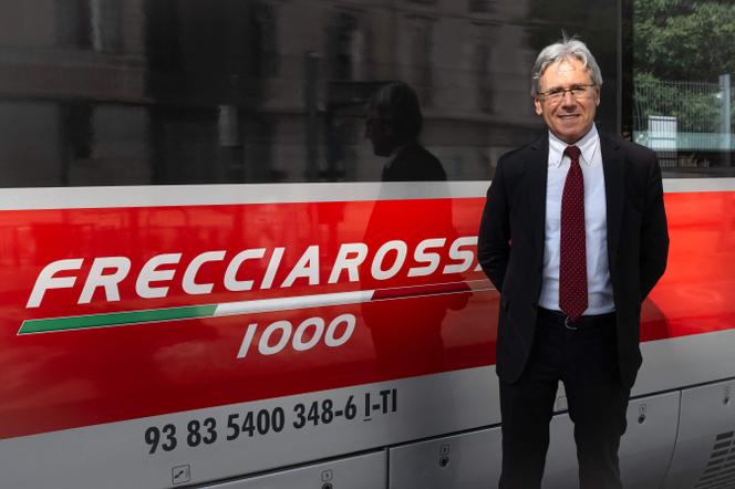 Marco Caposciutti, PDG de Trenitalia France, pose devant le train Frecciarossa, en gare de Marseille Saint-Charles, le 13 juin 2025.