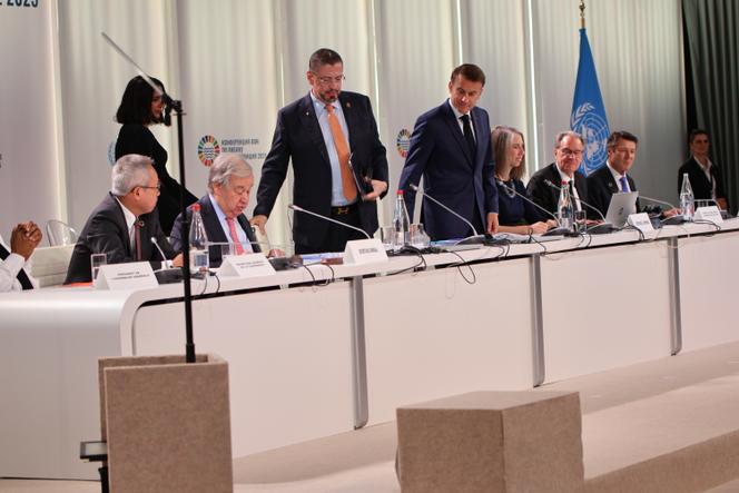 Le secrétaire général des Nations unies, Antonio Guterres (deuxième à gauche), Rodrigo Chaves Robles, président du Costa Rica, et Emmanuel Macron, lors de la session d’ouverture de l’UNOC, à Nice, le 9 juin 2025.