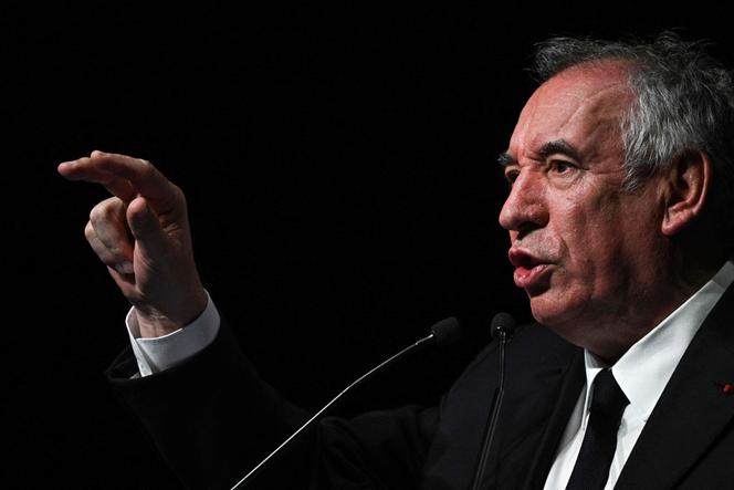 François Bayrou lors d’un meeting de l’Association des petites villes de France, à Saint-Remy-de-Provence, le 13 juin 2025.