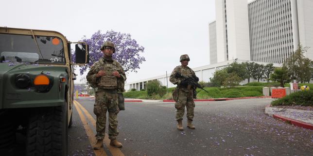Manifestations à Los Angeles : les premiers marines déployés pour protéger un bâtiment fédéral thumbnail