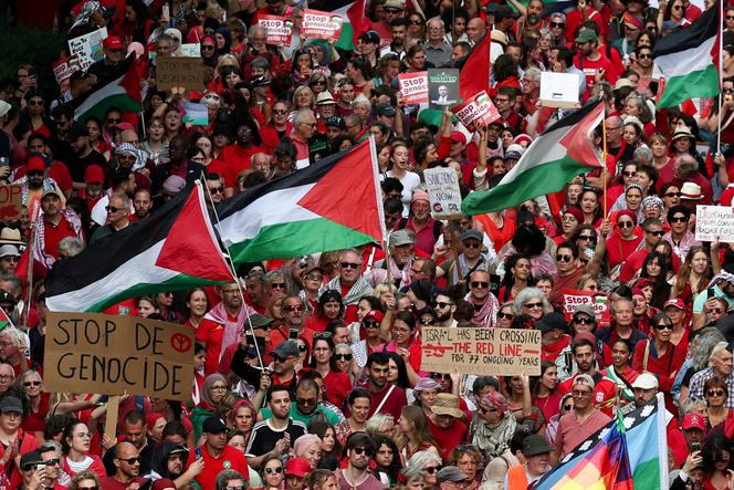 Une foule à la manifestation protestant contre la guerre à Gaza et demandant au gouvernement d’imposer des sanctions contre Israël, à Bruxelles, Belgique, le 15 juin 2025.