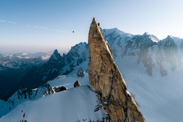 La dent du Géant, majestueux monolithe de granite de 200 m de haut à la frontière italienne.