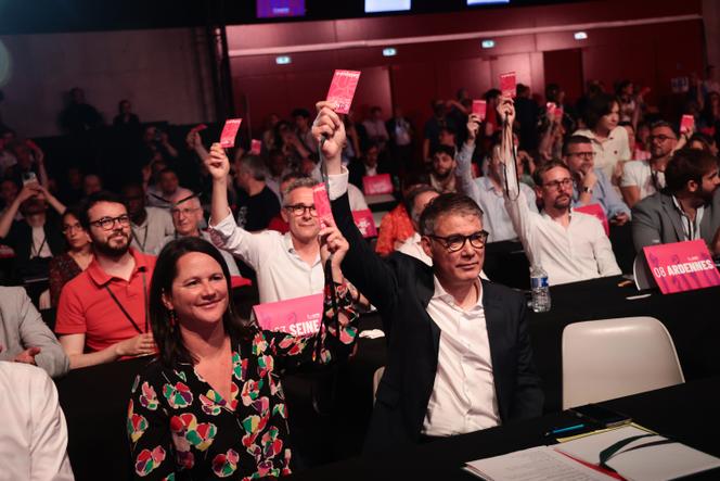 Olivier Faure, lors du vote des délégués, au 81ᵉ congrès du Parti socialiste, à Nancy, le 14 juin 2025.