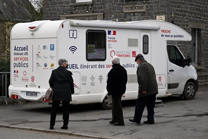 Le camping-car itinérant France services, à Plouasne (Côtes-d’Armor), en 2022.