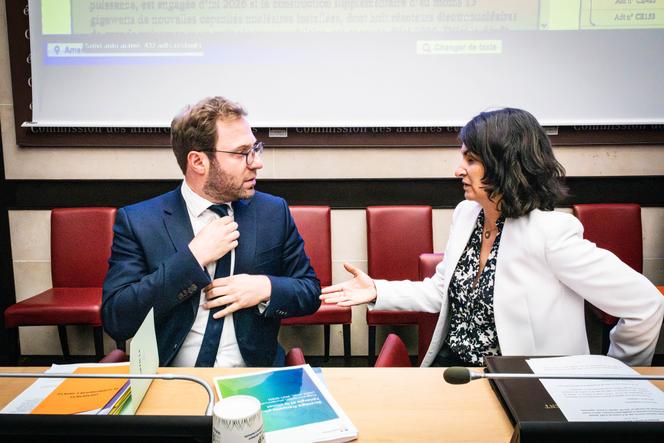 Antoine Armand, député (Renaissance) de Haute-Savoie et rapporteur de la proposition de loi sur la programmation nationale et simplification normative dans le secteur économique de l’énergie, et Aurélie Trouvé, députée (La France insoumise) de Seine-Saint-Denis) et présidente de la commission des affaires économique, à Paris, le 3 juin 2025.