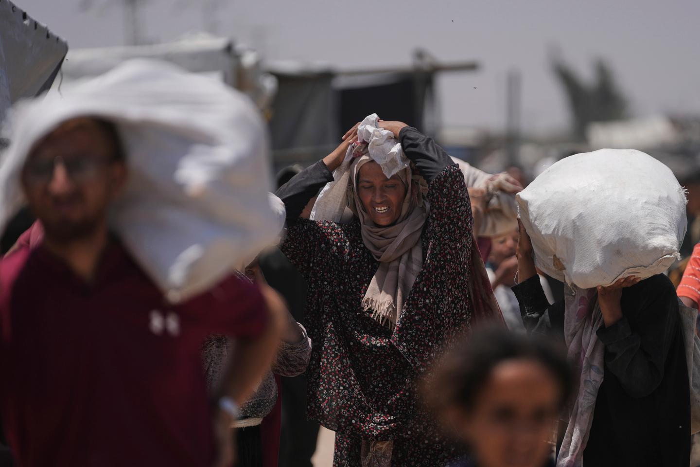 Braving humiliation and death to get food in Gaza