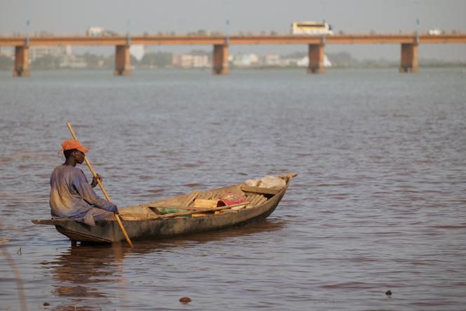 Le fleuve Niger à Bamako, en janvier 2024.