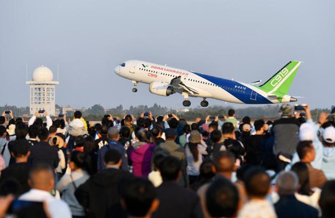 Décollage d’un avion moyen-courrier chinois Comac C919, lors d’un salon de l’aéronautique à Nanchang (Jiangxi, Chine), le 2 novembre 2024.