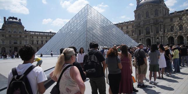 Le Louvre bloqué plusieurs heures à la suite d’une grève surprise de ses agents d’accueil