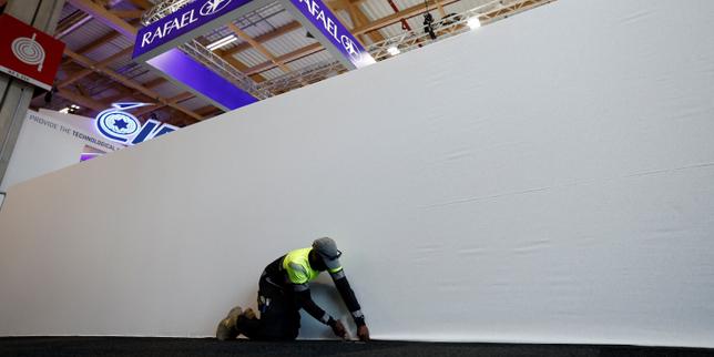 Au Bourget, la fermeture des stands des entreprises israéliennes renforce les tensions entre Paris et l’Etat hébreu thumbnail