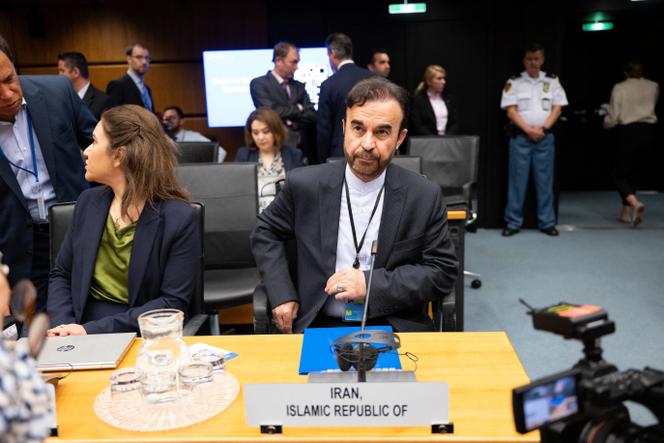 Reza Najafi, représentant permanent de l’Iran auprès des Nations unies, assiste à une réunion exceptionnelle du Conseil des gouverneurs de l’Agence internationale de l’énergie atomique (AIEA) pour discuter des frappes israéliennes sur l’Iran qui ont touché des cibles nucléaires, notamment le complexe nucléaire de Natanz, au siège de l’AIEA à Vienne, en Autriche, le 16 juin 2025.