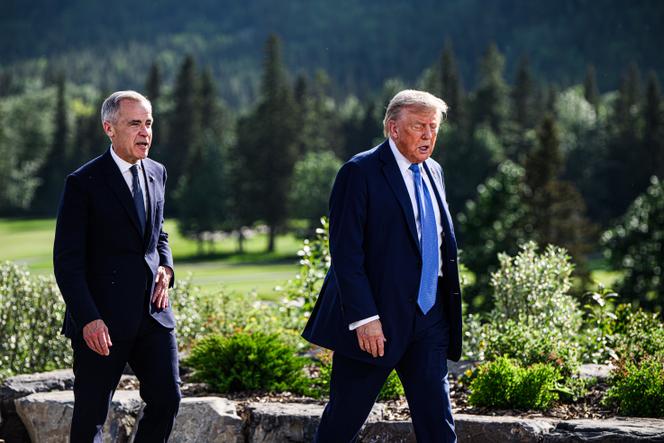 Le premier ministre canadien, Mark Carney, et le président américain, Donald Trump, au sommet du G7, à Kananaskis (Canada), le 16 juin 2025.