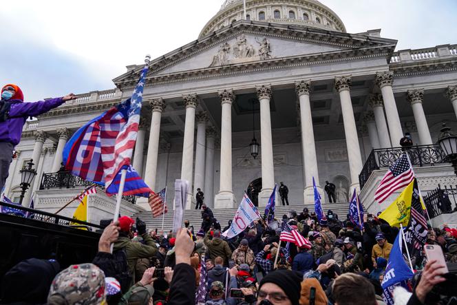 Des partisans de Donald Trump devant le Capitole, le 6 janvier 2021, à Washington.
