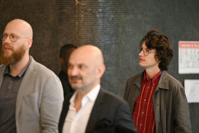 Le dessinateur Bastien Vivès (à droite), au tribunal de Nanterre, le 27 mai 2025.