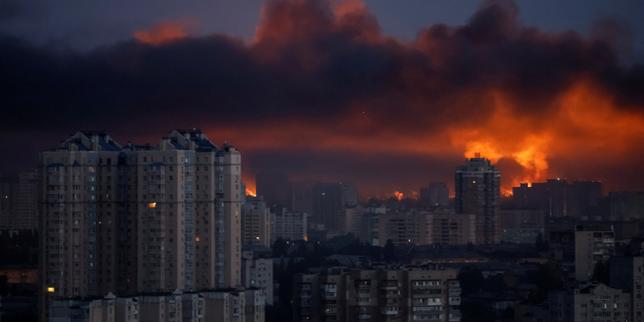 Russian strikes kill at least 14 in large attack on Kyiv
