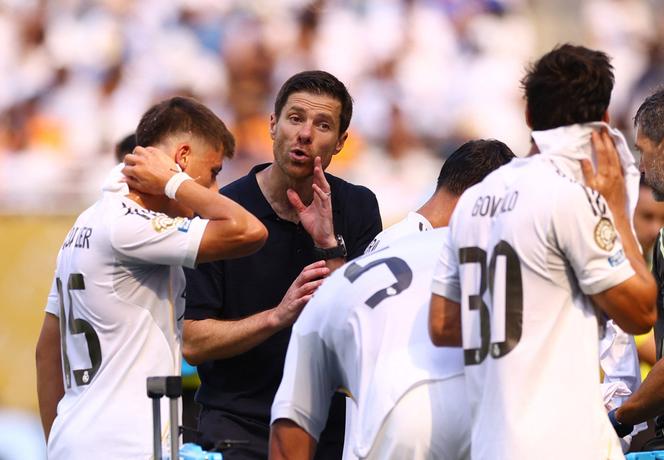 مدرب ريال مدريد زابي ألونسو خلال المباراة ضد الهلال في ملعب هارد روك في ميامي (فلوريدا) في 18 يونيو 2025.
