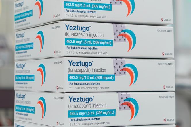 Esta foto fornecida pela Gilead Sciences mostra as embalagens para o medicamento para prevenção de HIV da empresa, Yeztugo, (Lenacapvir) em uma instalação de fabricação em Verne, Califórnia, em junho de 2025. 