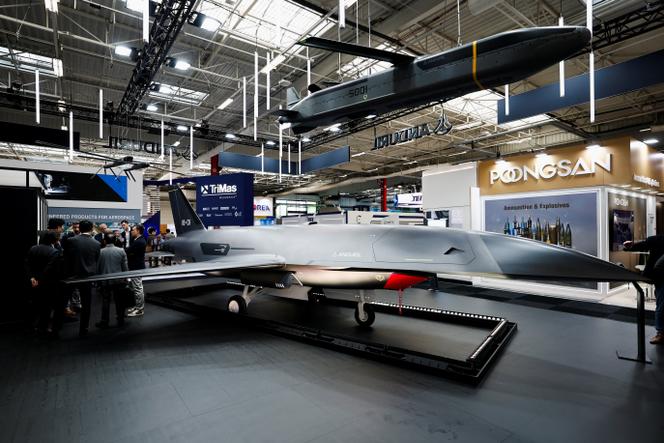 Un drone (AAV) Fury d’Anduril Industries au 55ᵉ Salon international de l’aéronautique et de l’espace de Paris, à l’aéroport du Bourget, le 17 juin 2025.