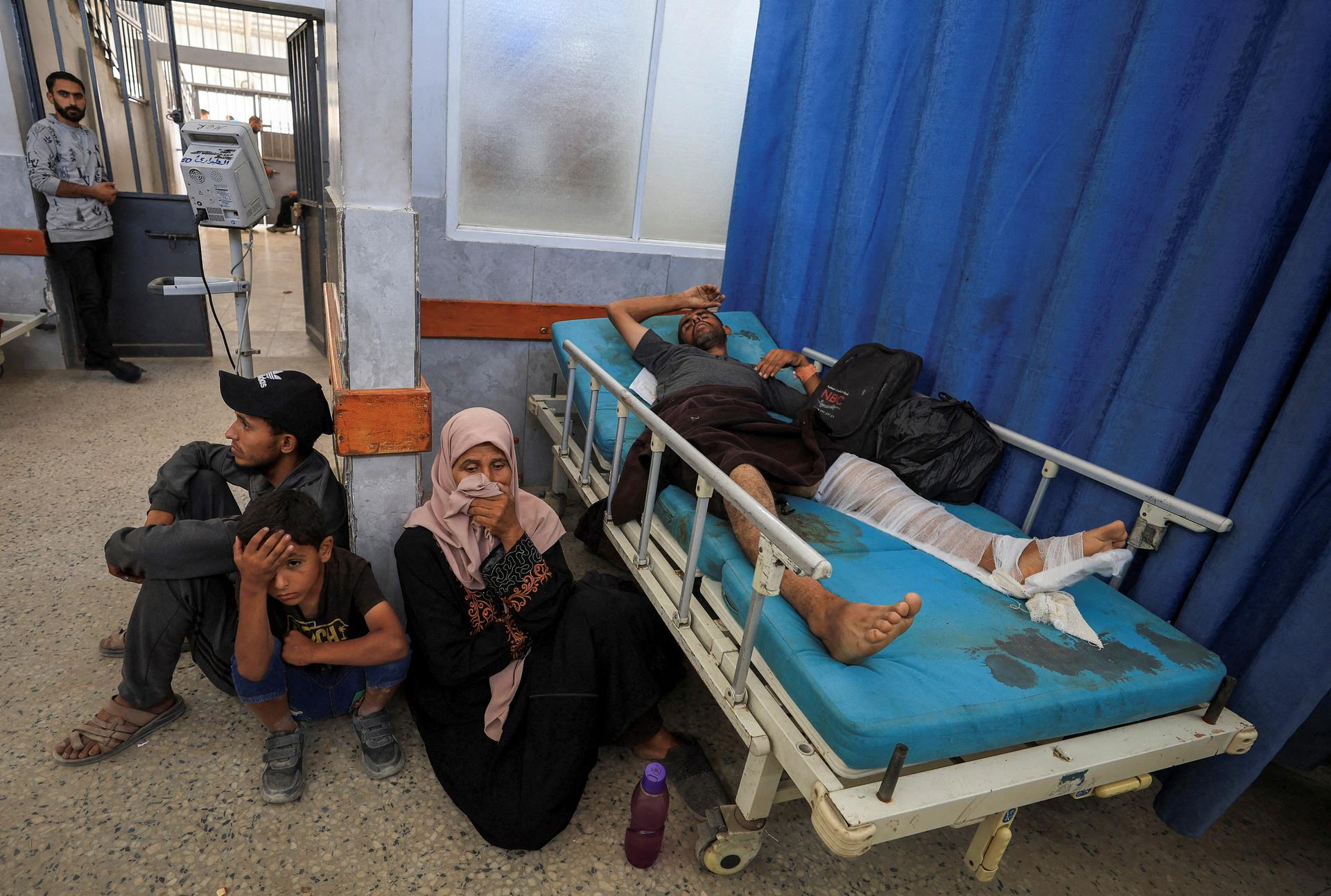Un patient blessé par une attaque israélienne sur un site de distribution d’aide, à l’hôpital Al-Shifa de Gaza, le 18 juin 2025.