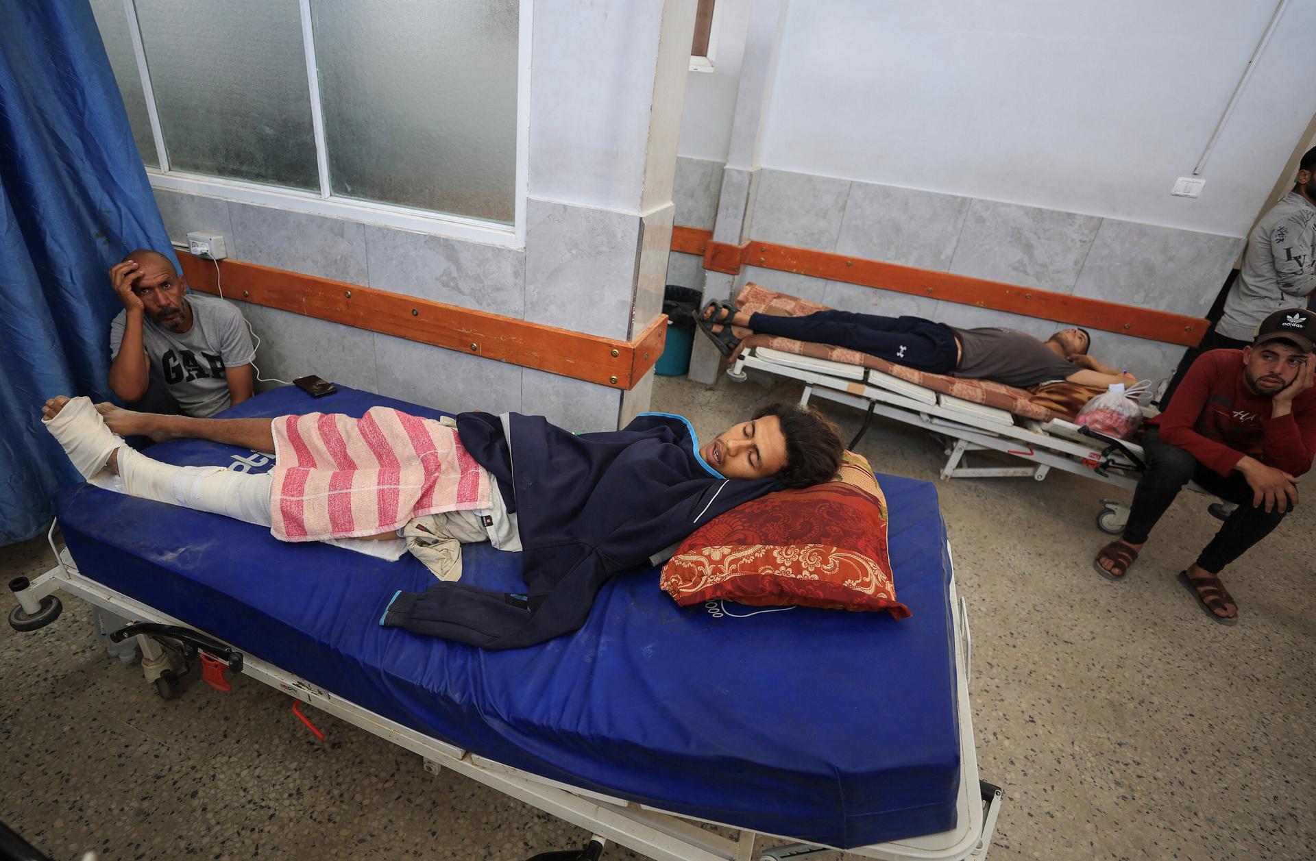 Un patient blessé lors d’une attaque israélienne sur un site de distribution d’aide, à l’hôpital Al-Shifa de Gaza, le 18 juin 2025.