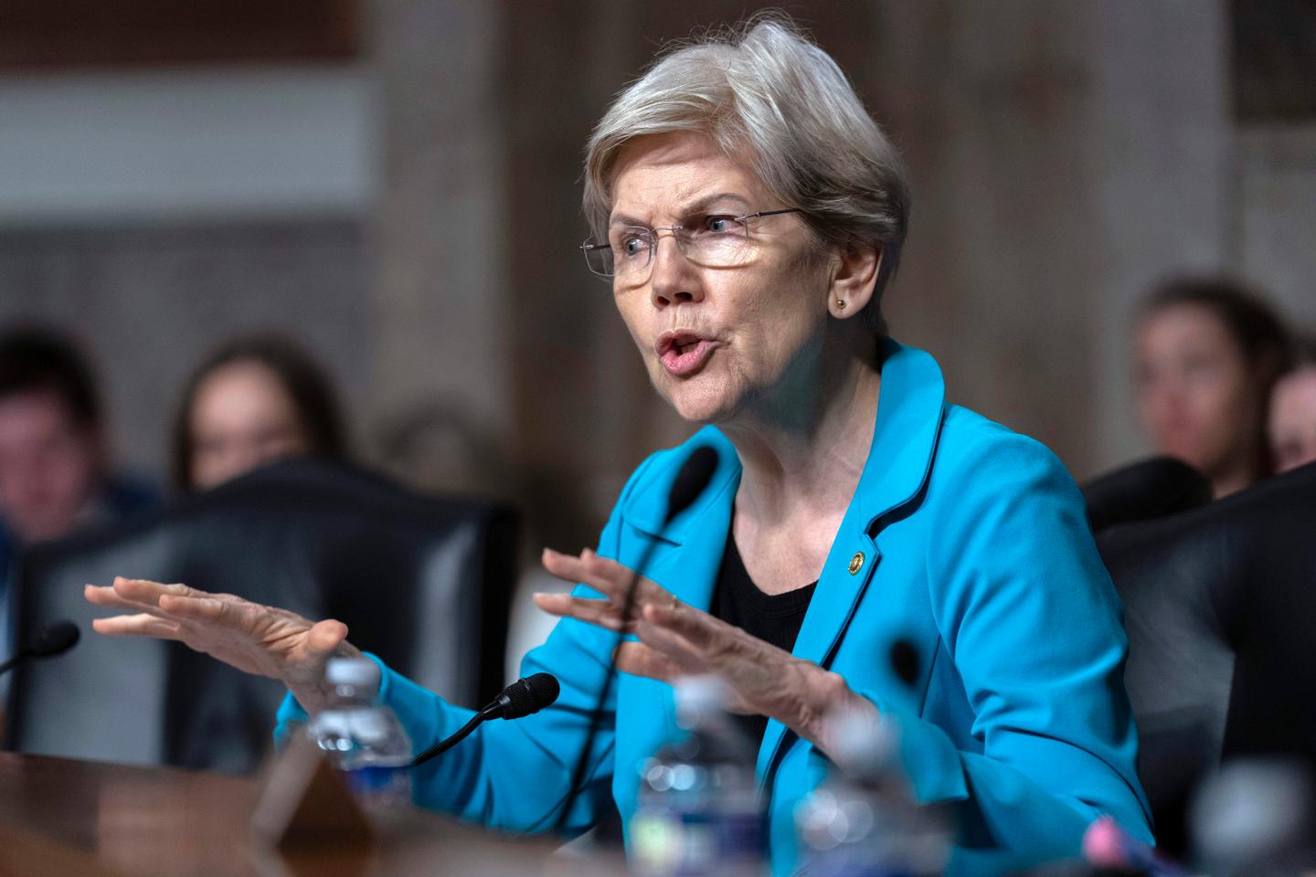 US Senator Elizabeth Warren urges bribery probe over Trump-Paramount settlement