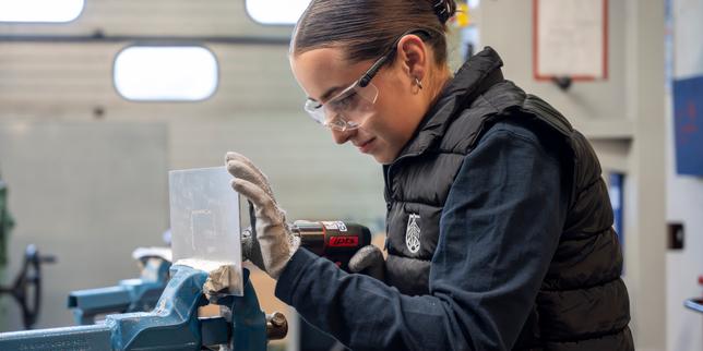 La féminisation des métiers ways, un défi pour le secteur aéronautique : « L’industrie n’est pas réservée à de gros costauds moustachus » thumbnail