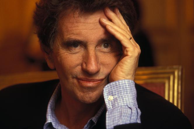 Jack Lang, en avril 1998, à Paris. Image extraite du documentaire « Jack Lang, le beau rôle », de François Jougneau.