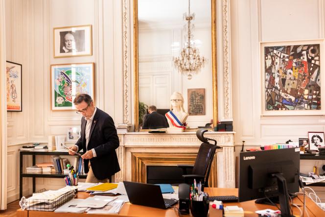 Pierre Hurmic, dans son bureau à Bordeaux, le 12 juin 2025.