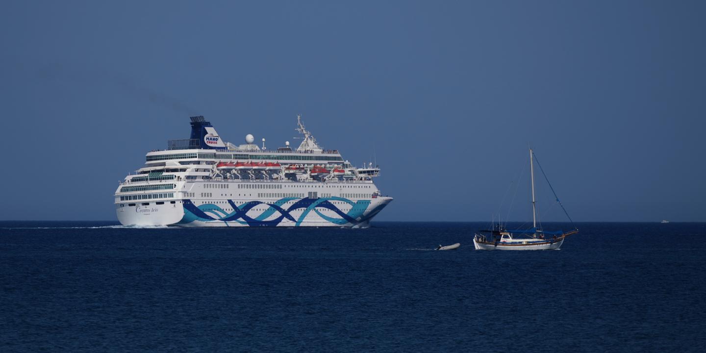 Cannes limite les paquebots géants dans sa baie à un seul navire de croisière par jour dès 2026