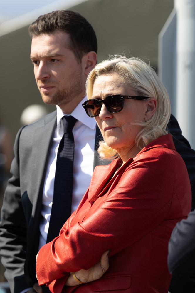 Jordan Bardella et Marine Le Pen, au salon de l’aéronautique et de l’espace, au Bourget (Seine-Saint-Denis), le 19 juin 2025.