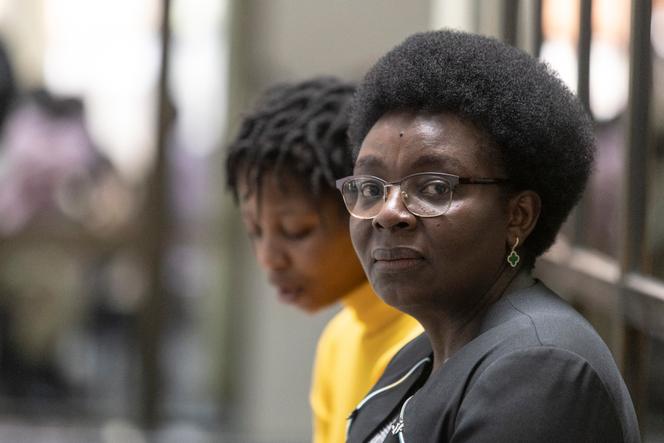 O oponente Ruanda Victoire Ingabire perante o Supremo Tribunal de Kigali, 13 de março de 2024.