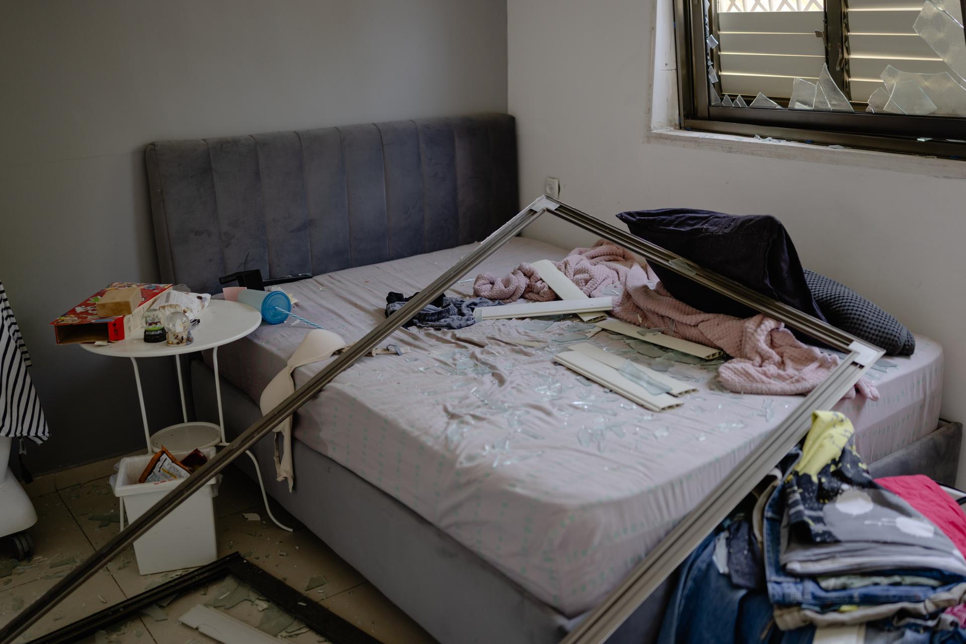 No apartamento de Shoshi Arbuz e seu marido, danificado por um míssil iraniano, em Holon, perto de Tel Aviv, em 19 de junho de 2025.
