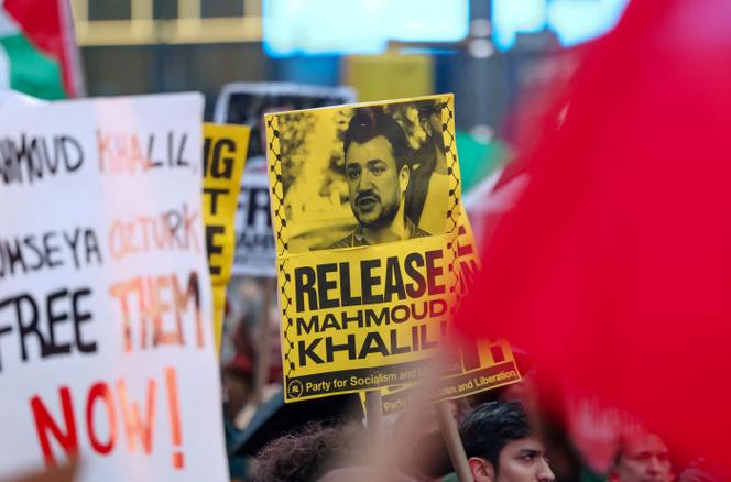 Manifestation appelant à la libération de l’ancien étudiant de l’université Columbia Mahmoud Khalil, à Times Square, à New York, le 12 avril 2025.