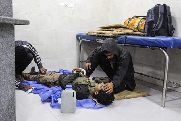 A l’intérieur de la morgue de l’hôpital Al-Awda dans, le camp de Nousseirat, après que plusieurs Palestiniens ont été tués alors qu’ils se dirigeaient vers un centre de distribution de nourriture, dans le centre de Gaza, le 20 juin 2025.