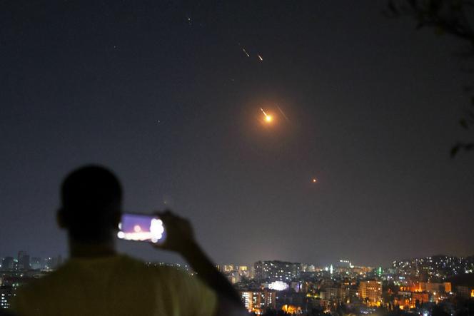 Missiles tirés par l’Iran en direction d’Israël, à Damas, le 18 juin 2025.