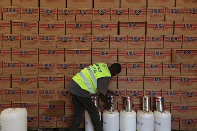De l’aide alimentaire fournie par l’ancienne agence américaine USAID, dans un entrepôt du Programme alimentaire mondial, dans le camp de réfugiés de Kakuma, au Kenya, le 3 juin 2025.