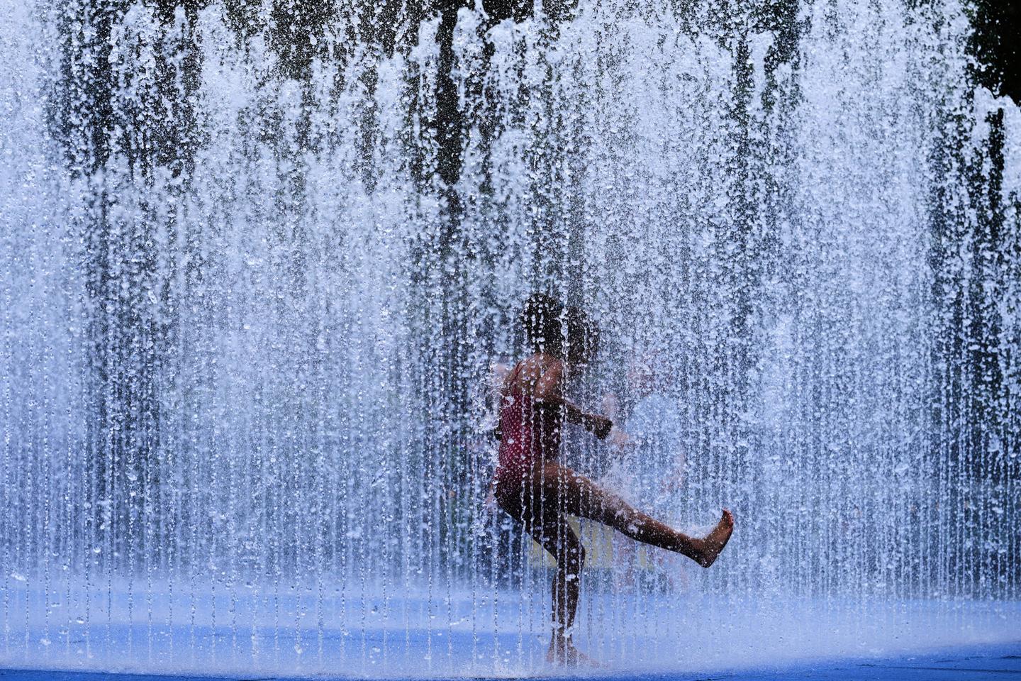 Health officials issue warnings as UK bakes in the first heat wave of 2025