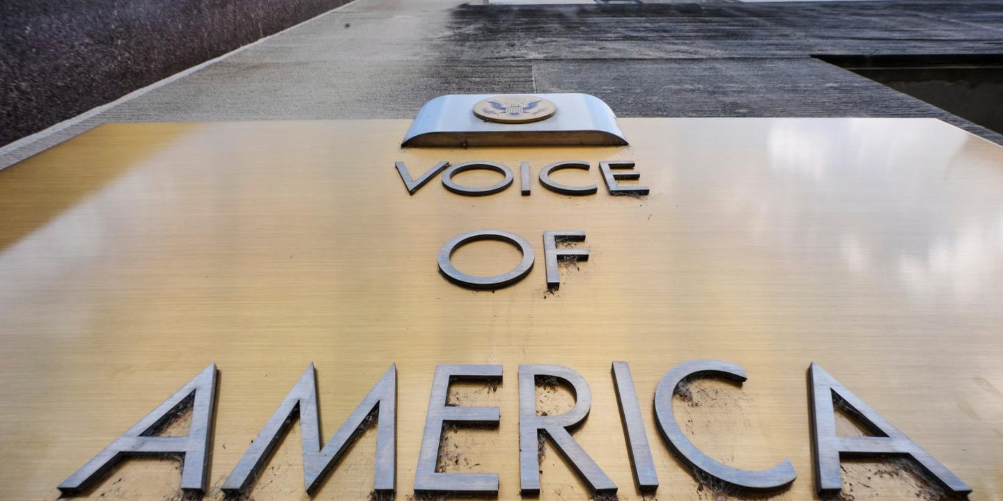 Aux Etats-Unis, un juge fédéral ordonne la reprise des émissions de Voice of America et la réembauche de plus de 1 000 employés