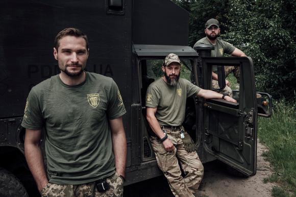 Un équipage de secouristes ukrainiens, à Soumy, le 19 juin 2025.
