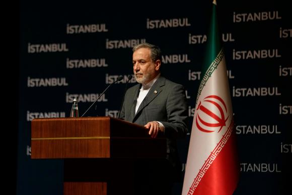 Le ministre iranien des affaires étrangères, Abbas Araghtchi, à Istanbul, en Turquie, le 22 juin 2025.
