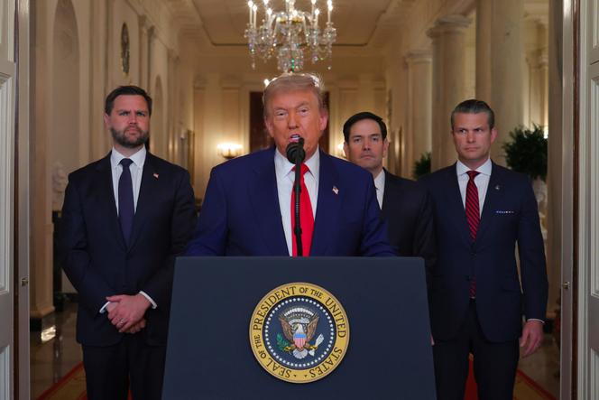 Donald Trump, entouré de son vice-président, J.D. Vance, du secrétaire d’Etat Marco Rubio et du secrétaire à la défense, Pete Hegseth, lors d’une allocution solennelle à la Maison Blanche à propos des frappes américaines sur les sites nucléaires iraniens, le 21 juin 2025.