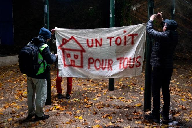 Rassemblement de soutien aux personnes sans-abris à l'appel du collectif Jamais Sans Toit, à Lyon, le 21 novembre 2024.