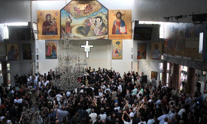 Lors d’une messe à l’église Saint-Elie, frappée par un attentat qui a fait 25 morts dimanche 22 juin. A Damas, le 23 juin 2025.