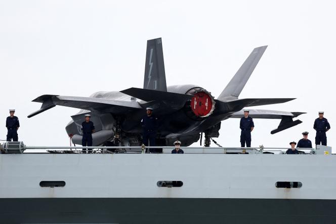 Un F-35 sur le porte-avions « HMS Prince of Wales » à Singapour, le 23 juin 2025.