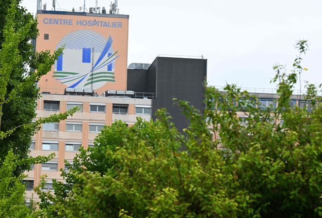 Devant le centre hospitalier universitaire de Saint-Quentin, dans l’Aisne, le 23 juin 2025.