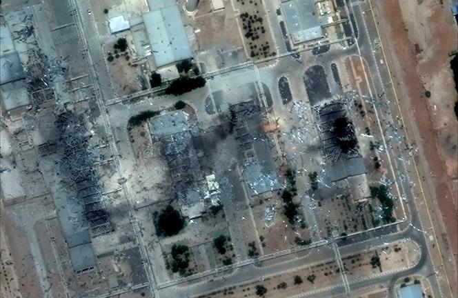 Cette image satellite fournie par Maxar Technologies montre une vue du site nucléaire d’Ispahan en Iran après les frappes américaines, lundi 22 juin 2025.
