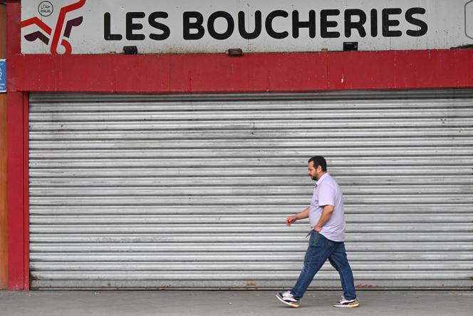 Une boucherie fermée temporairement par précaution à Saint-Quentin (Aisne), le 23 juin 2025.
