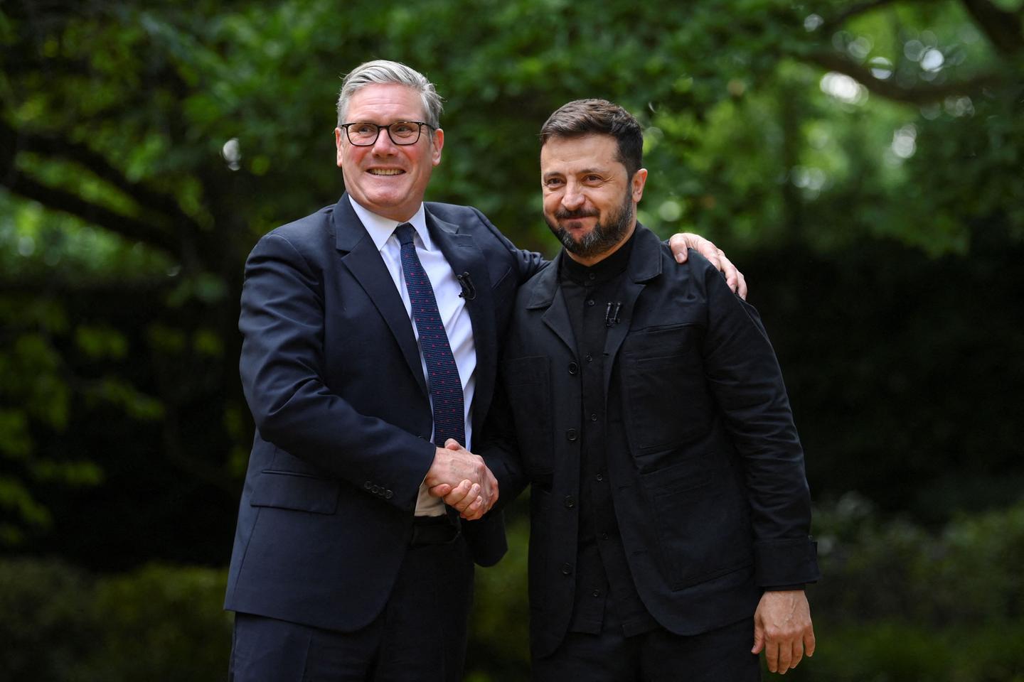 UK and Ukraine agree to deepen ties as Zelensky meets Starmer