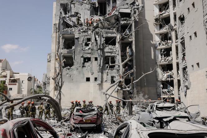 A Beersheba (Israël), sur le site d’une frappe iranienne, le 24 juin 2025.